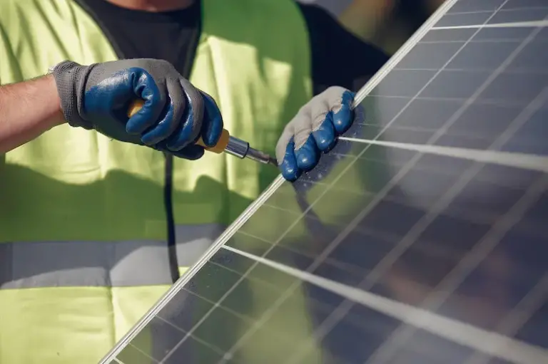 ¿Cuánto gana un instalador de paneles solares en Florida?